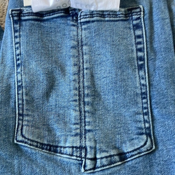 Good American high-rise vintage inspired straight jean. 10/30 medium blue NWT - Picture 4 of 7